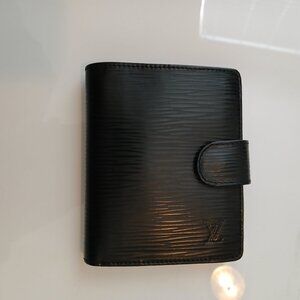 Louis Vuitton bifold .en's wallet